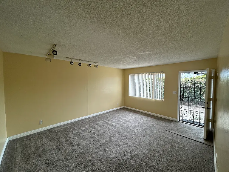 425 Garfield St #C — Photo 3