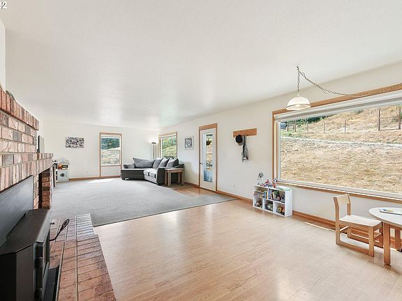 3rd image of 21159 Carpenterville Rd