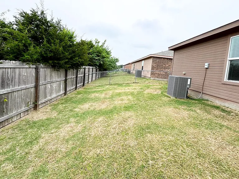 1515 Justin Loop — Photo 39