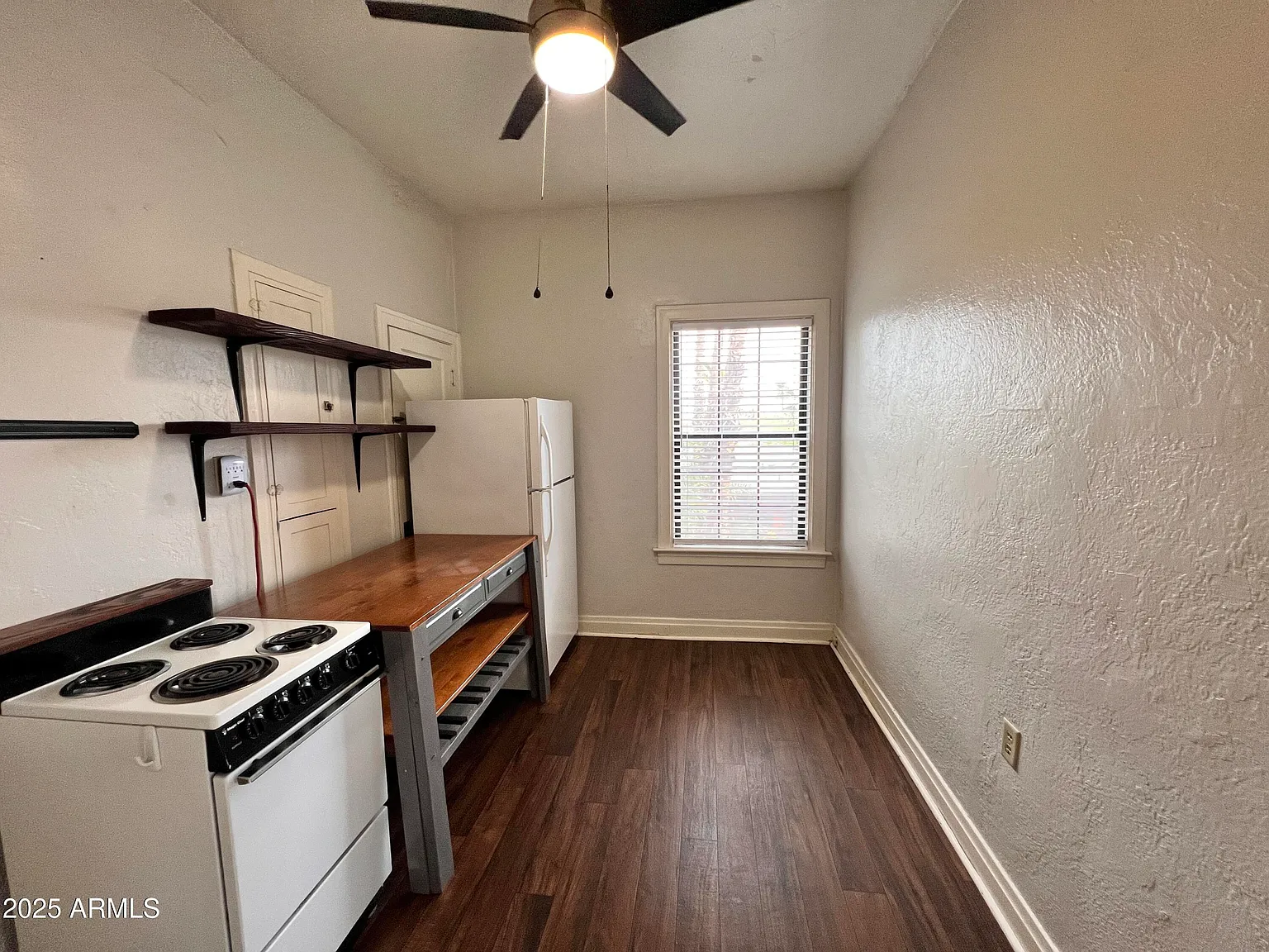 1 bed, 1.0 bath, 450 sqft, $1,150 — Photo 3
