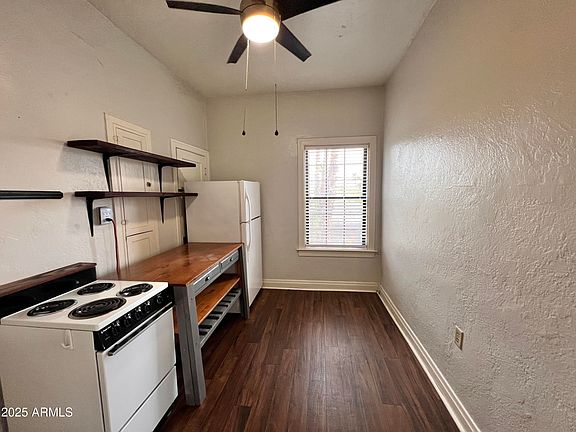 3rd image of 902 E Palm Ln APT 6