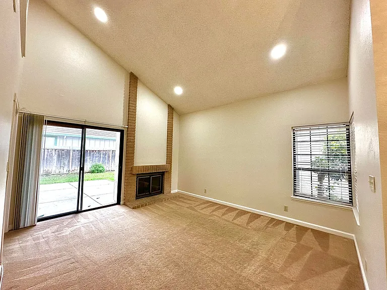 2956 Park Place Cmn — Photo 3