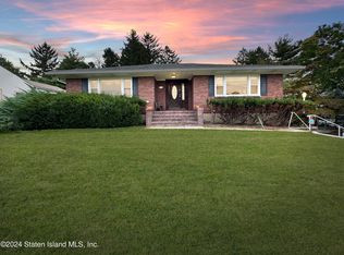 1085 Todt Hill Rd, Staten Island, NY 10304