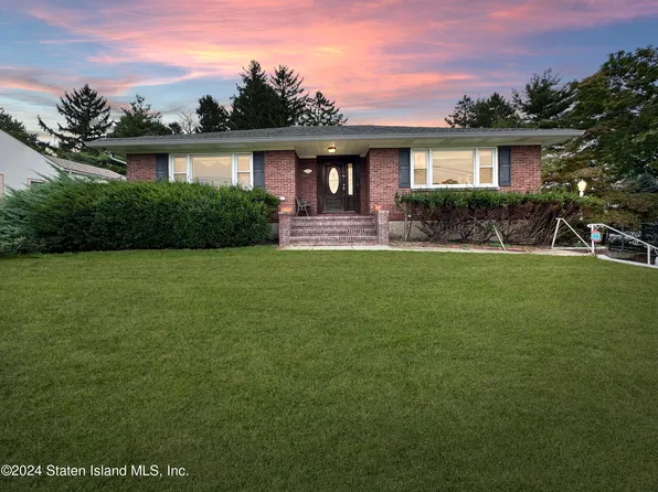 1085 Todt Hill Rd, Staten Island, NY 10304