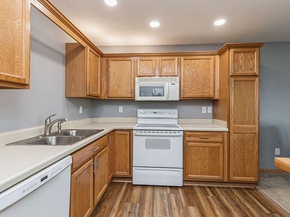 5th image of 1226 10th Ave NW