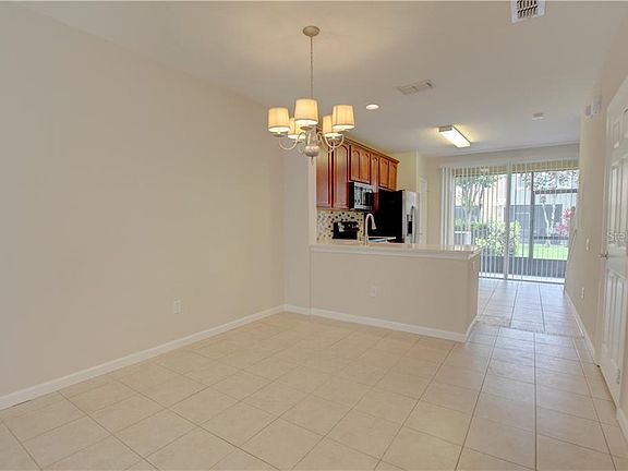 4th image of 1460 Stockton Dr