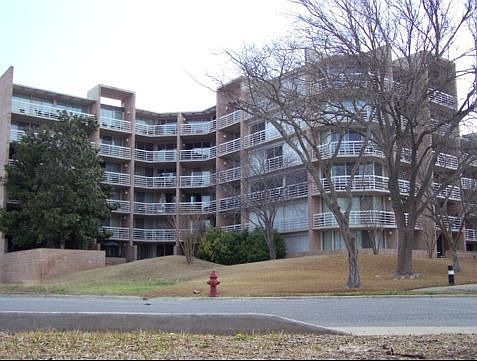 1st image of 1006 Guadalupe St APT 4C
