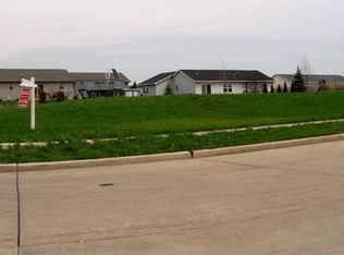 1208 Saunders Rd, Kaukauna, WI 54130