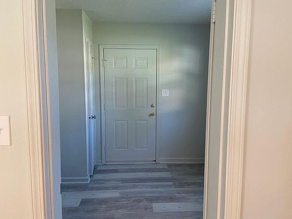 3rd image of 655 Warren Ct