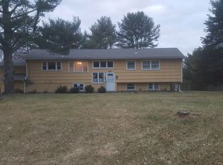 5 Birchwood Ln, Hope Valley, RI 02832