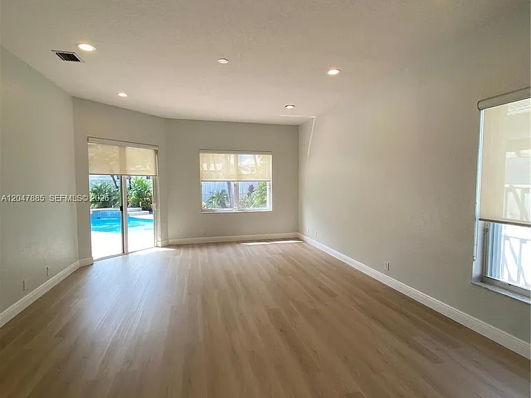 628 SW 168th Ter — Photo 14