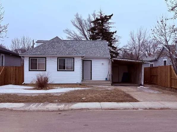 317 N 2nd Ave E, Bow Island, AB T0K 0G0