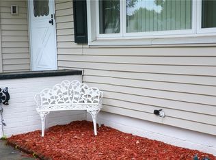 110 Schum Ln, Rochester, NY 14609