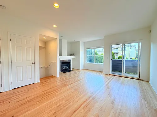 2443 NW 59th St Photo 1