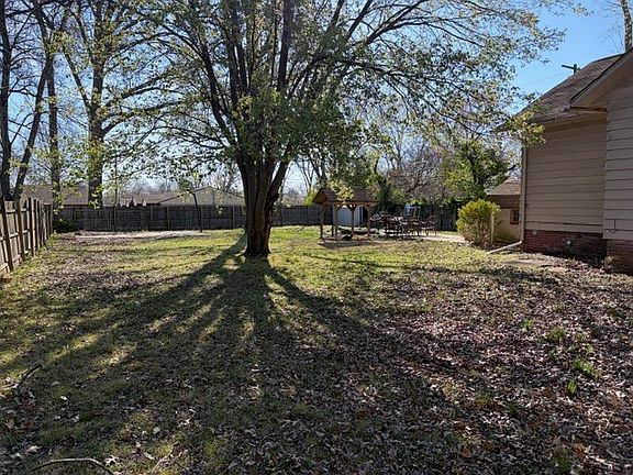 4th image of 820 S 20th St