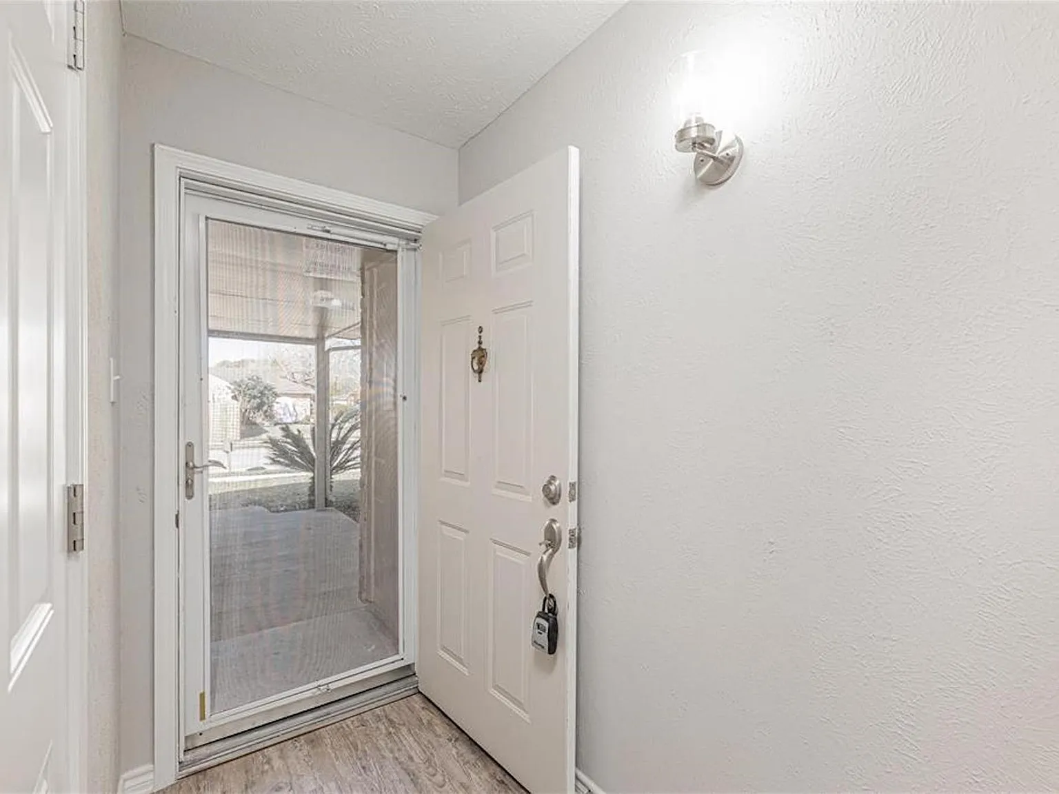 3 bed, 2.0 bath, 1344 sqft, $1,850 — Photo 4