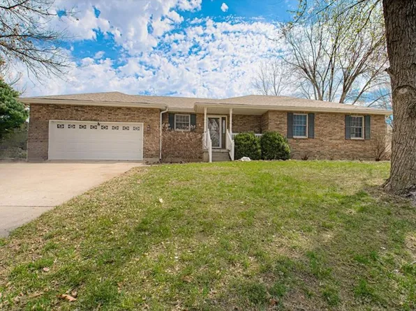 58 Lakeview Dr, Lexington, MO 64067