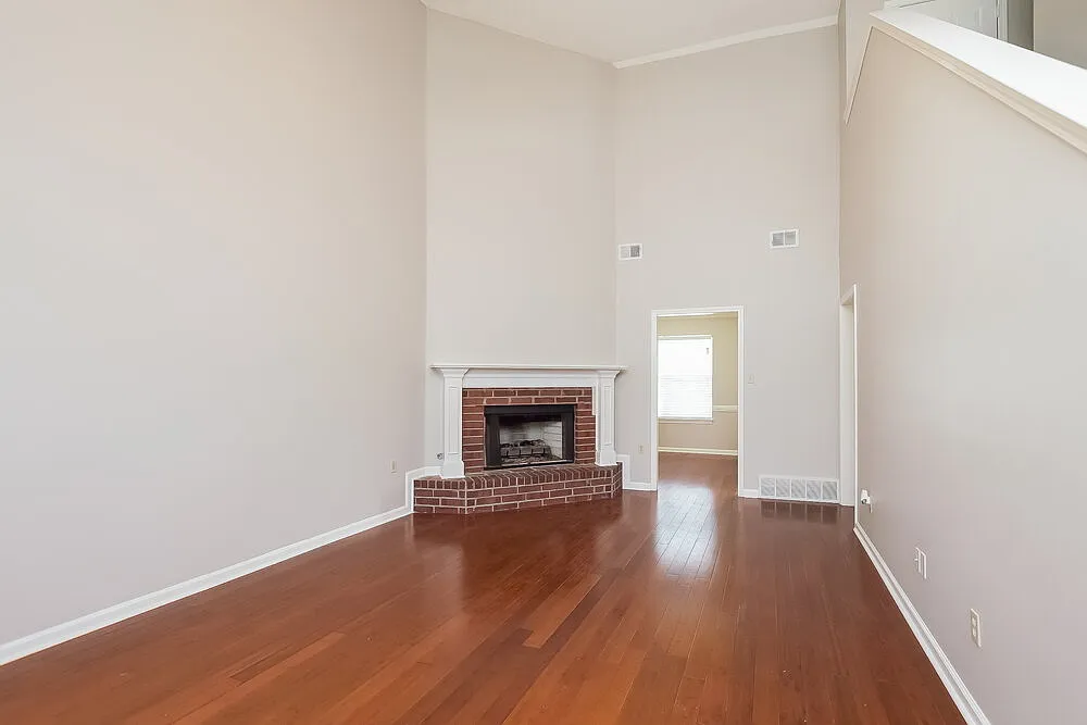 4 bed, 2.5 bath, 1913 sqft, $2,990 — Photo 3
