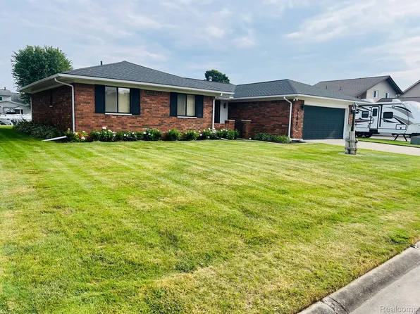 7299 Riverside Dr, Algonac, MI 48001