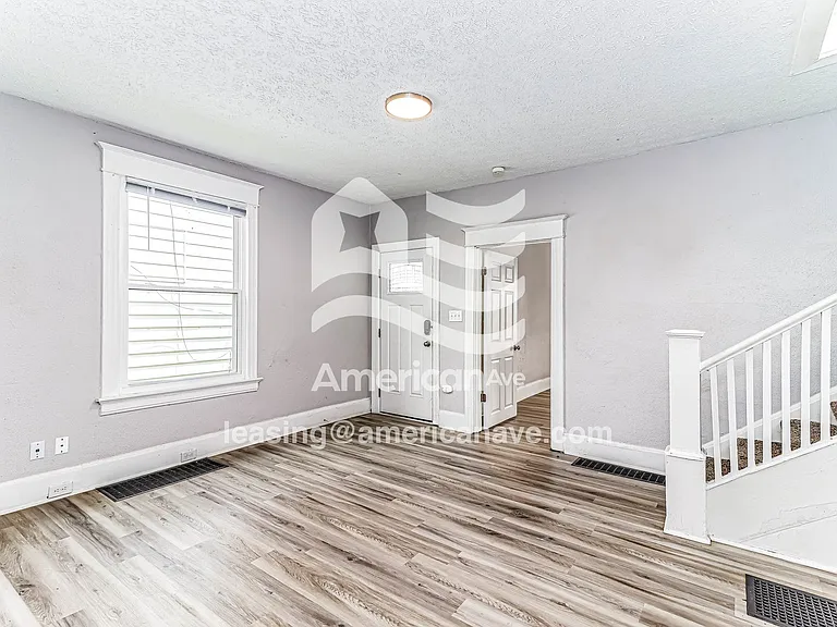 562808_004_living_room_13914178.jpg