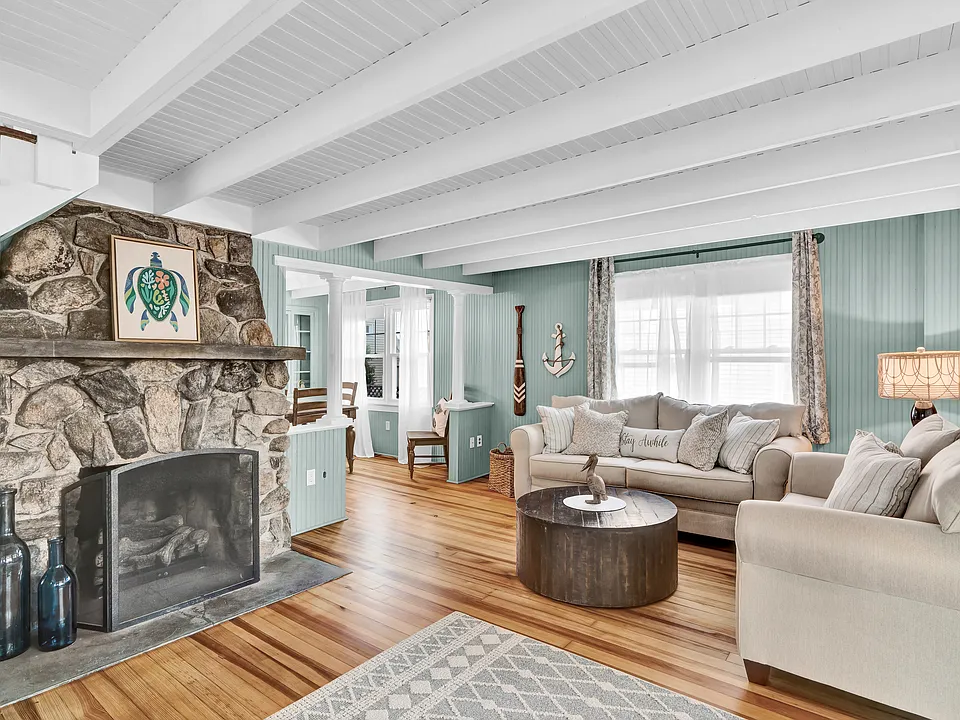 7 Whitecap Rd