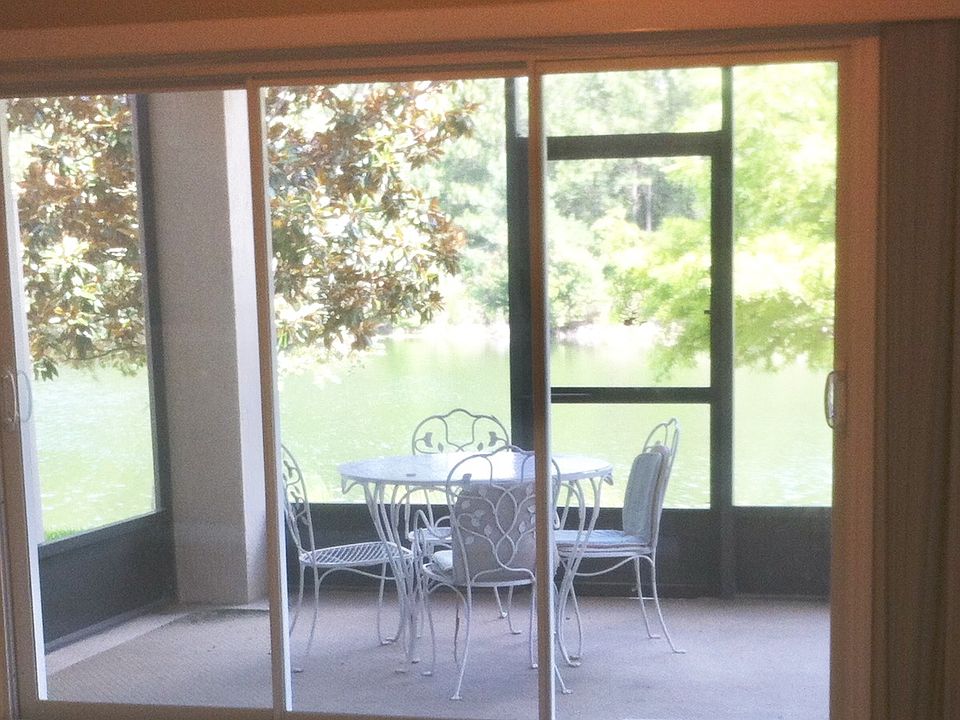 Screened in porch
