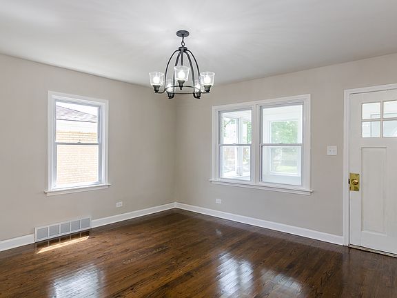 4th image of 597 Mackinaw Ave