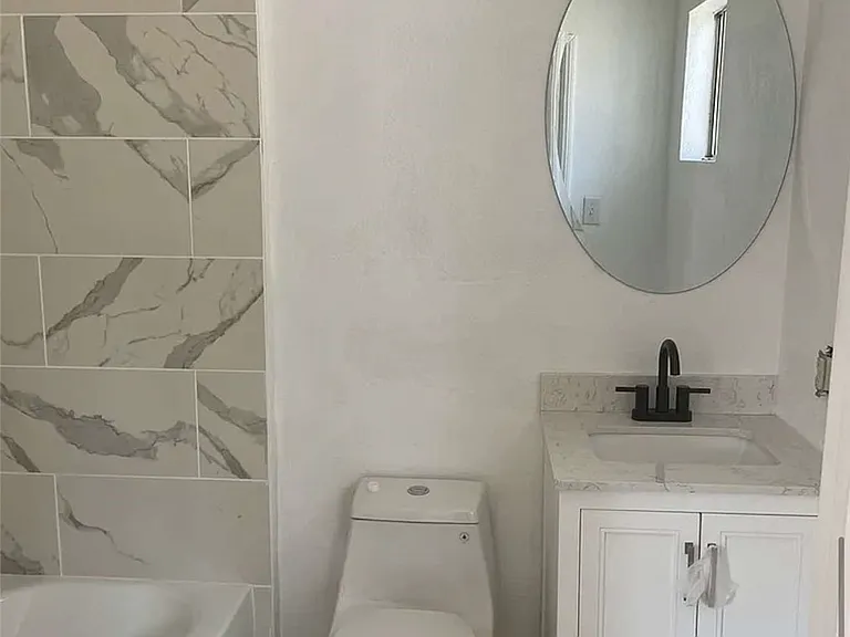 8724 Ruthelen St — Photo 14
