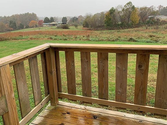 5th image of 310 Thornhill Estates Ln