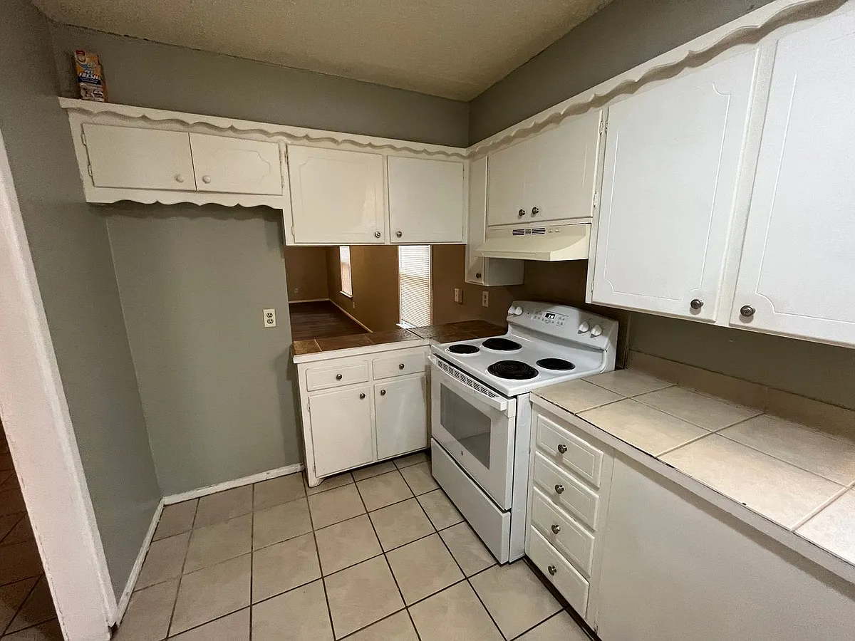 Building Photo - 1341 65th Dr