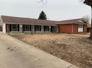 4017 Fireside Dr, Florissant, MO 63033