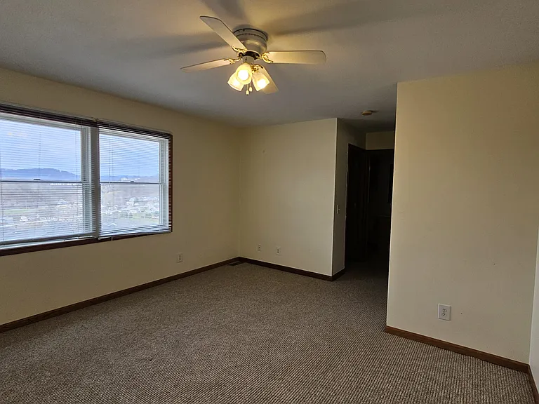 1381 Bergamont St — Photo 26