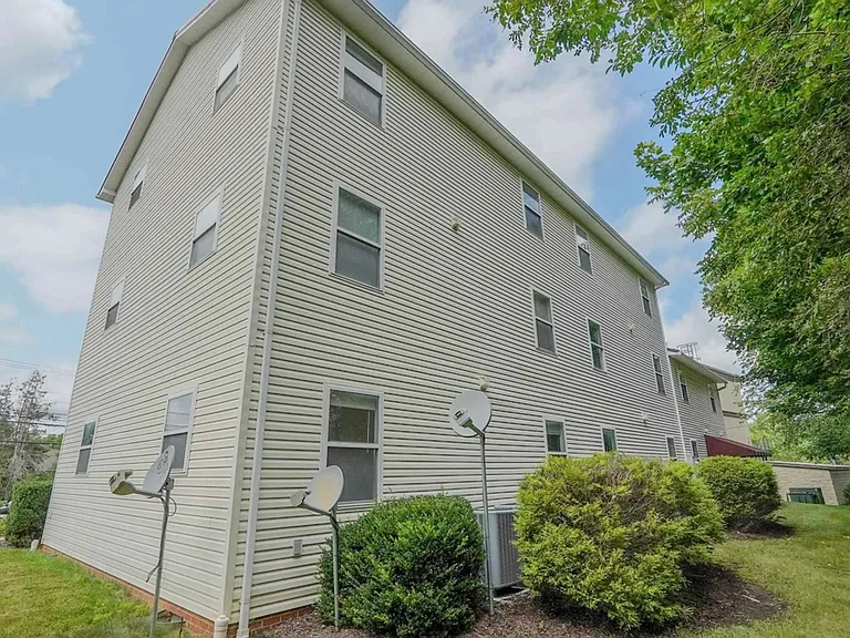 1324 N Main St — Photo 11