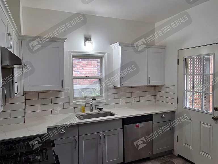 7455 Churchill St — Photo 26