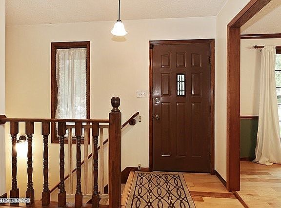 3rd image of 1239 Canterbury Ln