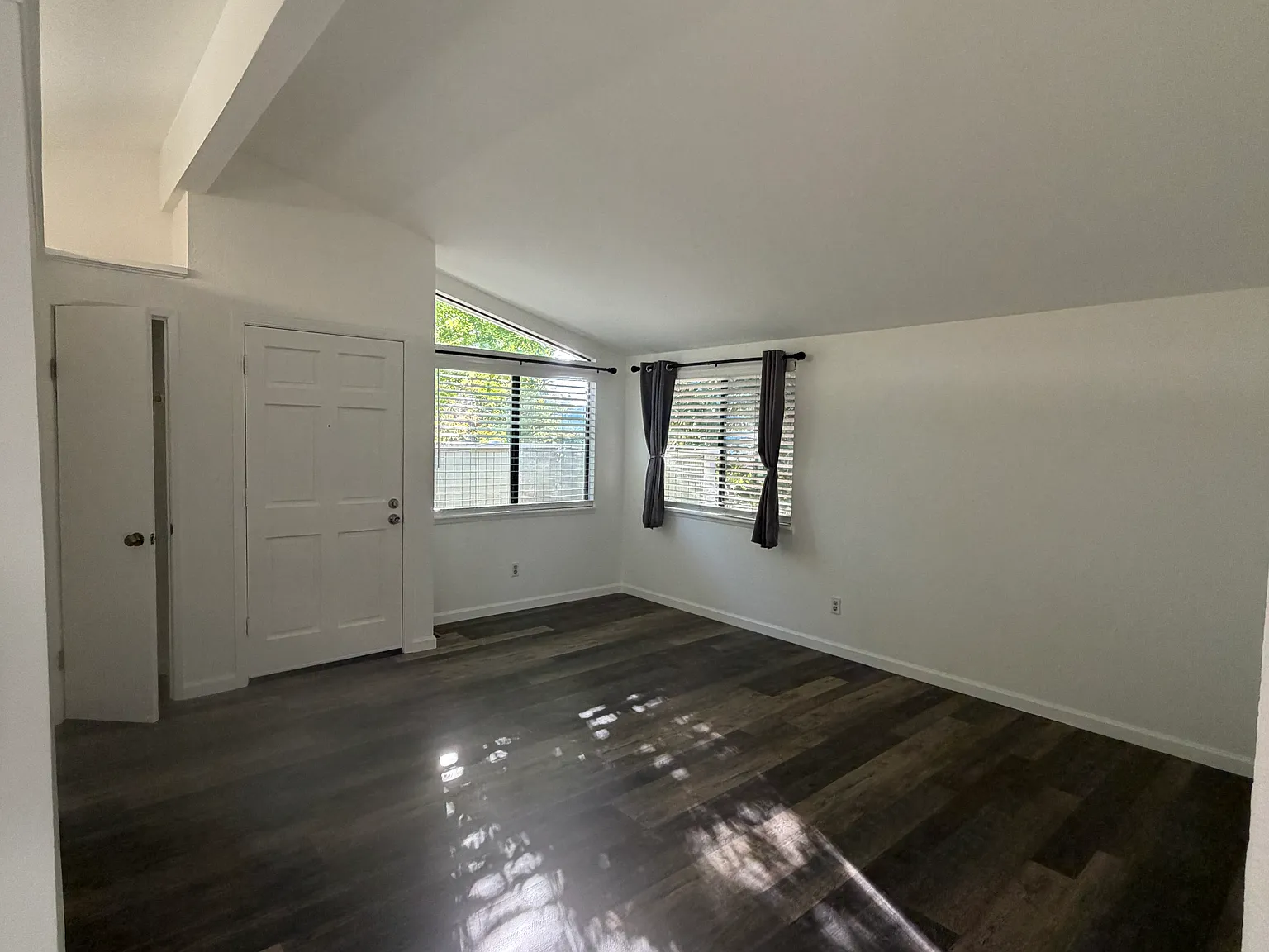 2 bed, $3,200 — Photo 4