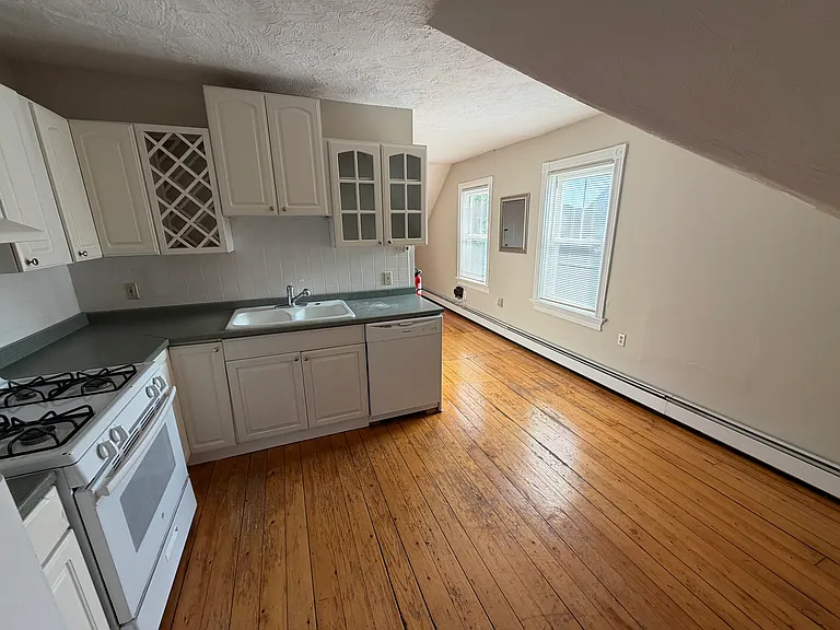 19 Preston St #3 — Photo 10
