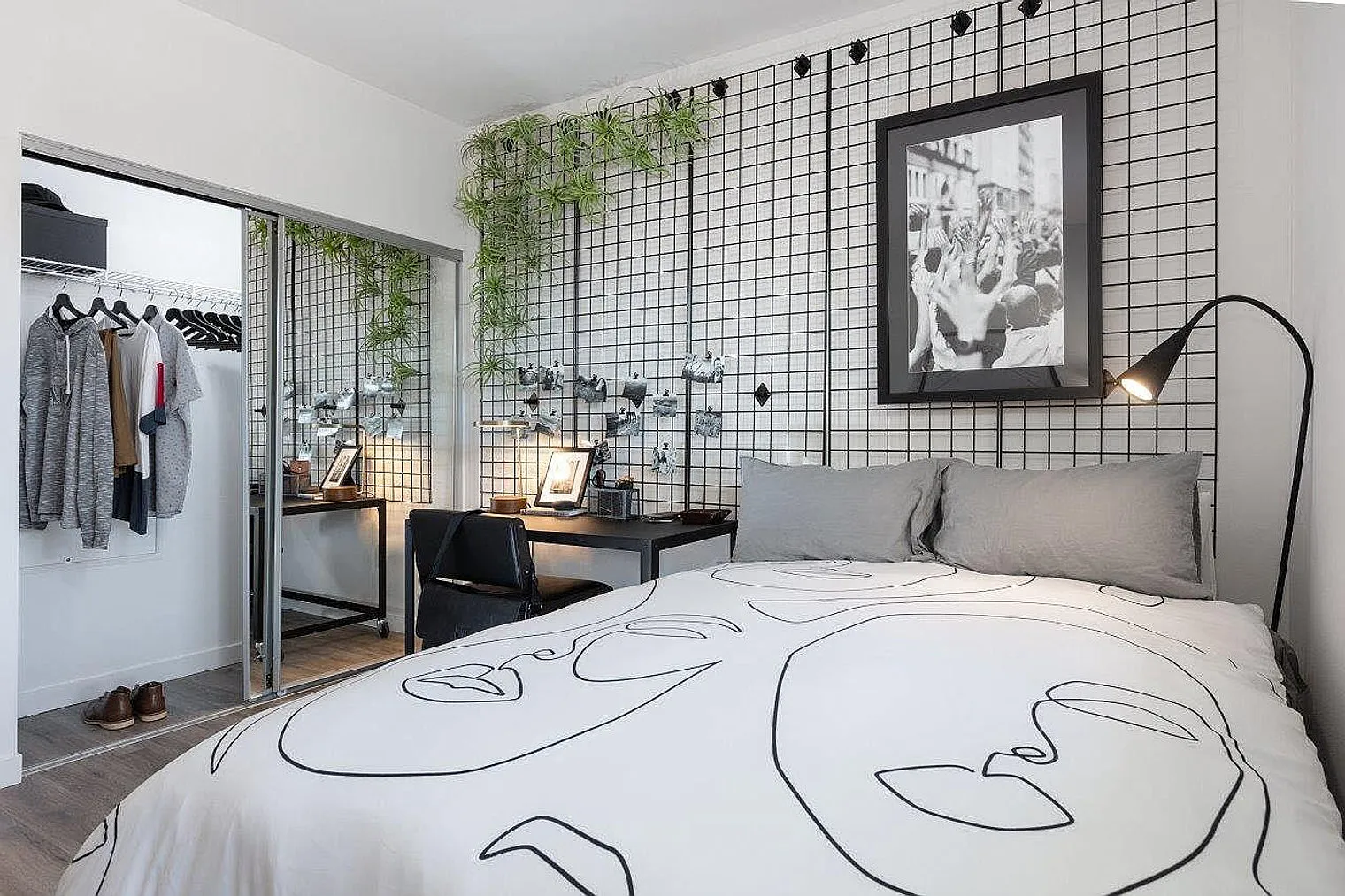 1 bed, 1.0 bath, 678 sqft, $8,810 — Photo 3
