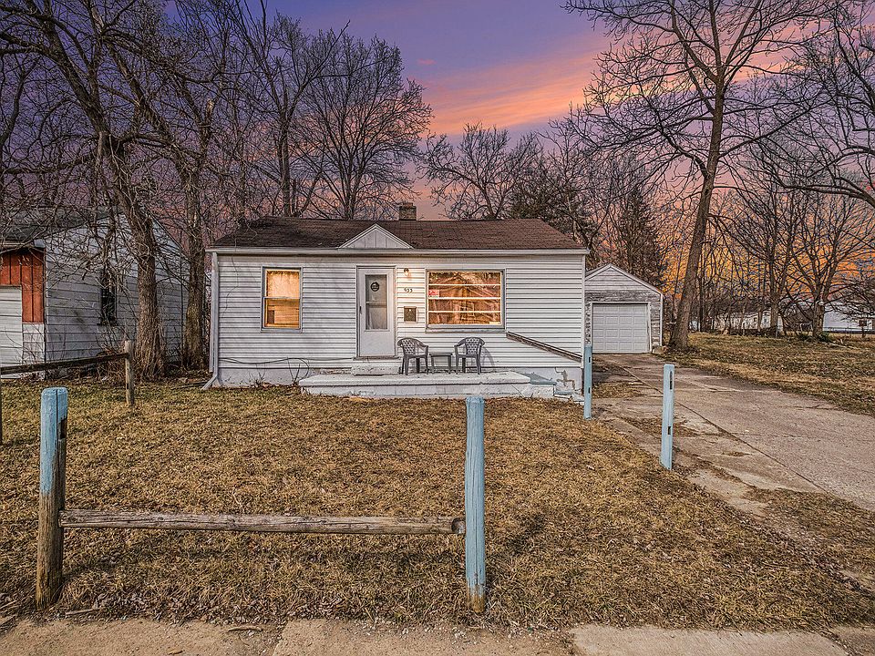 1st image of 933 E Foss Ave