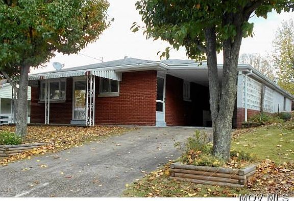 All brick Vienna split level