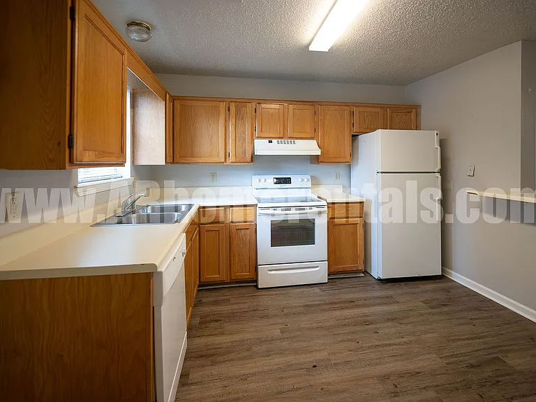 2415 Washington Ave — Photo 2