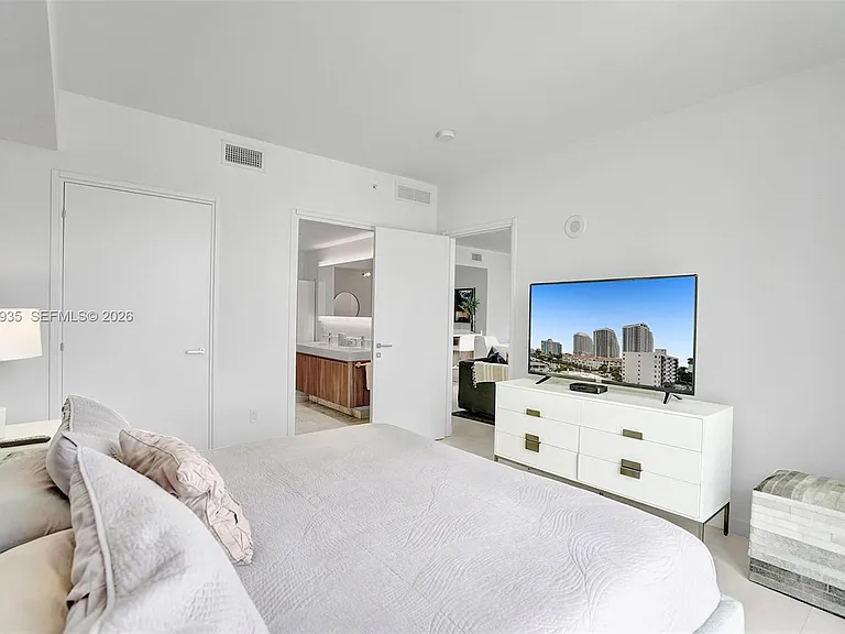 401 N Birch Rd #513 — Photo 7