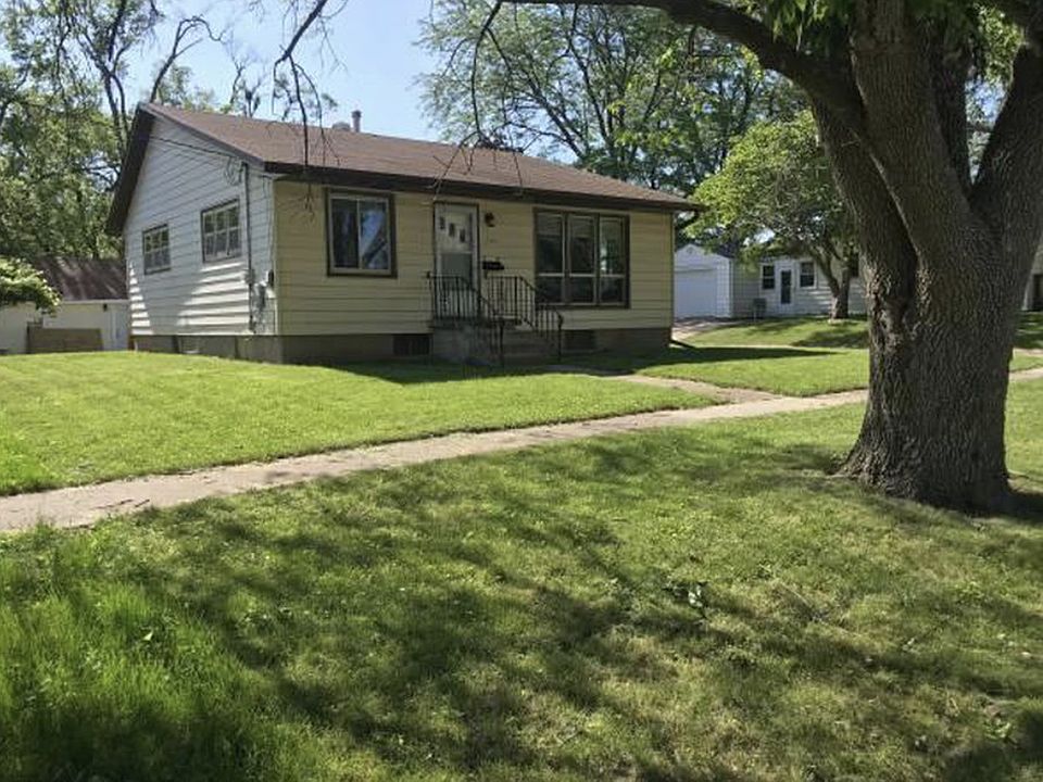 1st image of 702 S 4th St