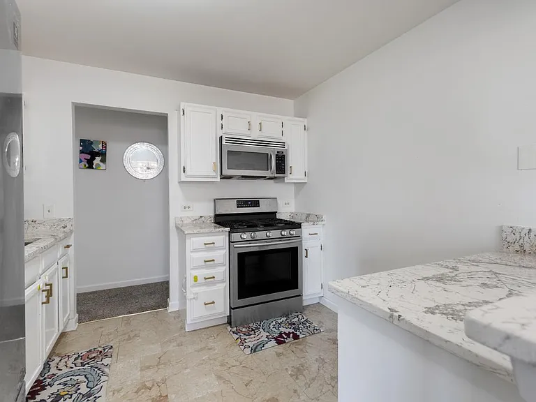 204 Dublin Ln — Photo 12