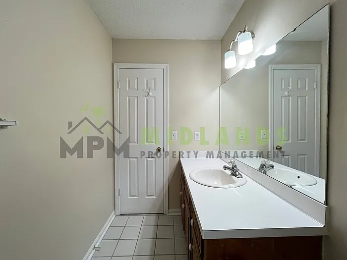 200 Cranewater Dr — Photo 32