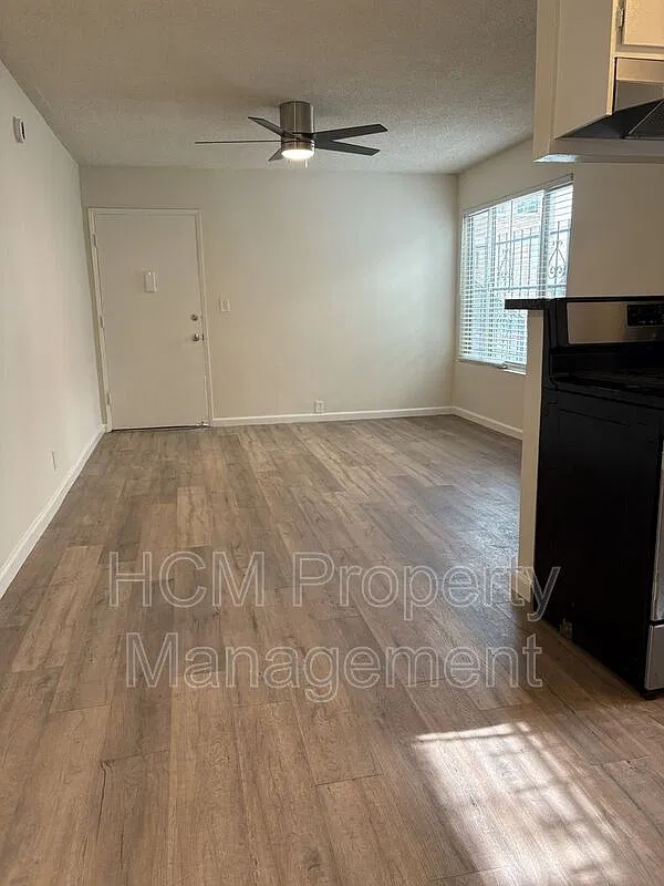 1 bed, 1.0 bath, $2,300 — Photo 4