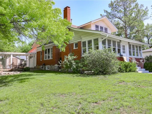 601 Olive St, Pleasant Hill, MO 64080