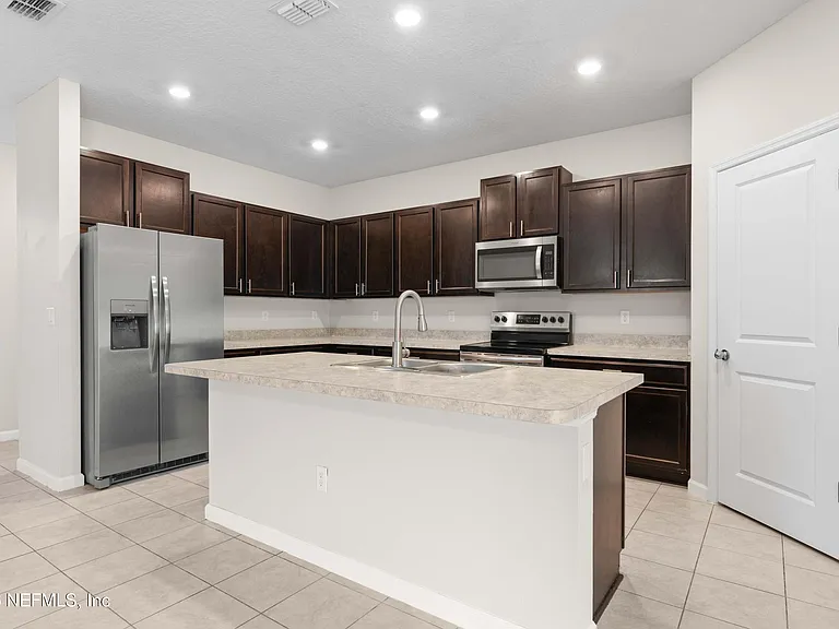 5556 Kellar Cir — Photo 8
