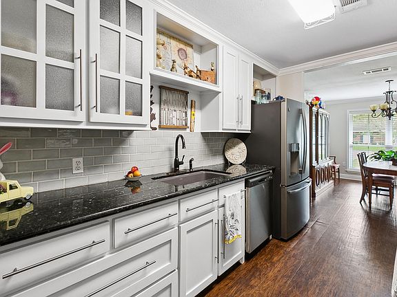 5th image of 26137 Vincent Dr