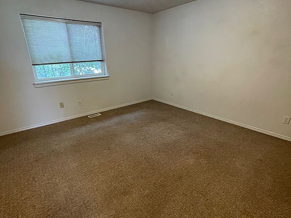 4th image of 915 Dimaggio Dr APT B